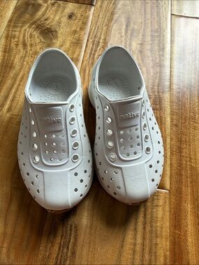 Native Robbie shoes in size 7